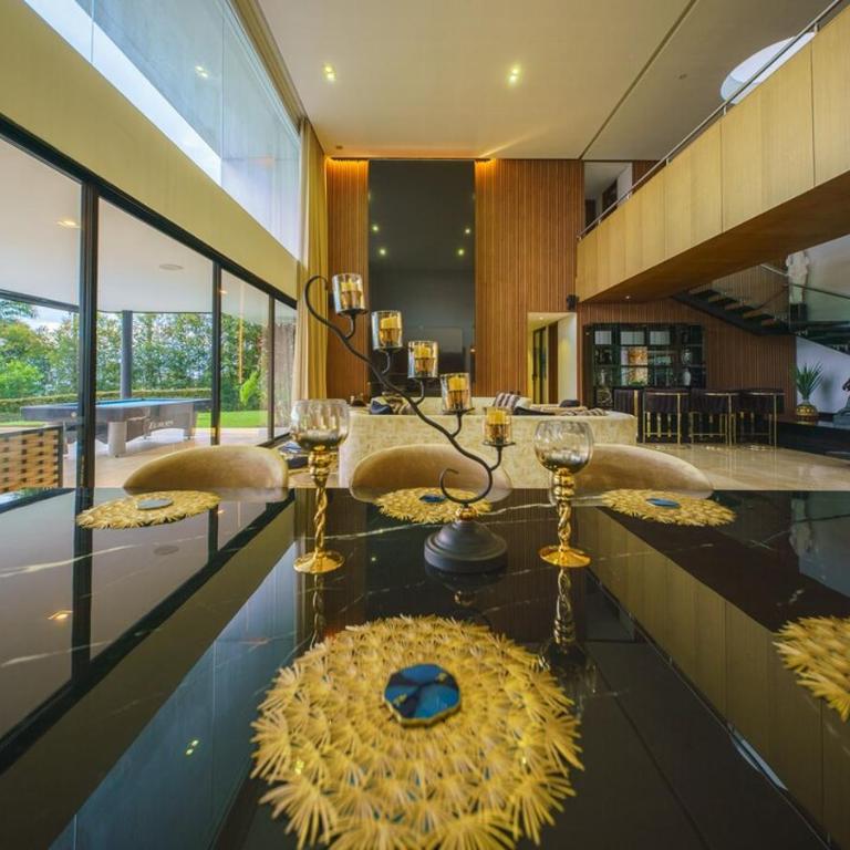 Luxury Mansion 8 Bed, Heated Pool, Jacuzzi & Gym - Villa - 36