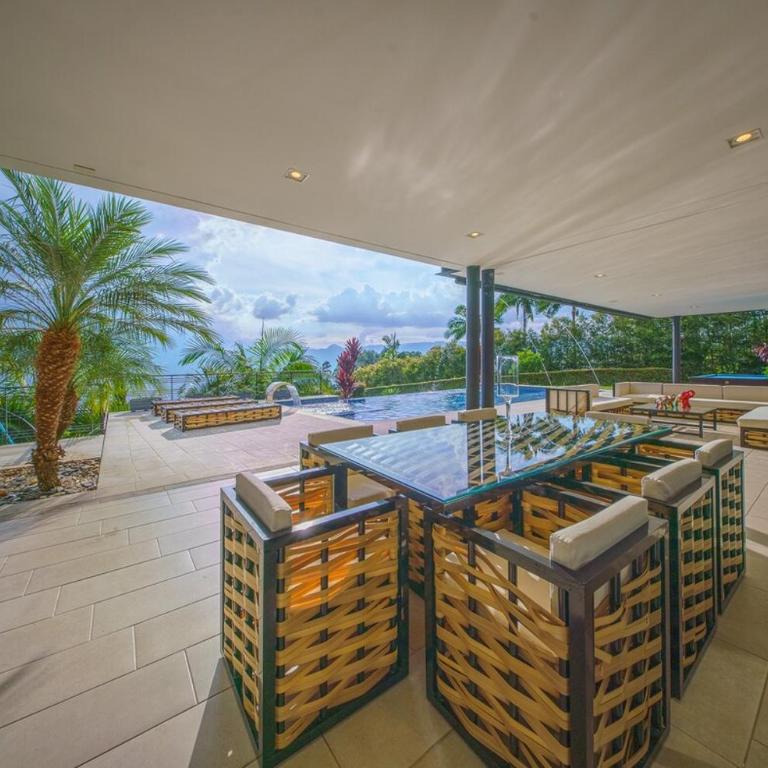 Luxury Mansion 8 Bed, Heated Pool, Jacuzzi & Gym - Villa - 51