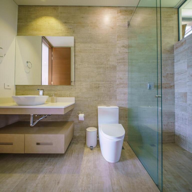 Luxury Mansion 8 Bed, Heated Pool, Jacuzzi & Gym - Villa - 59