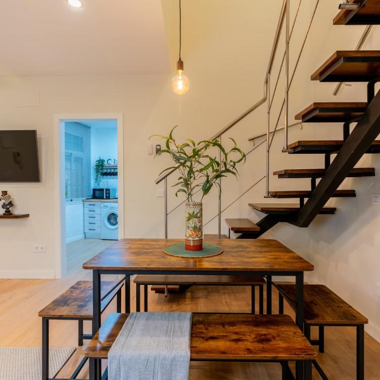 Céntrico y amplio apartamento - Three-Bedroom Apartment - 5
