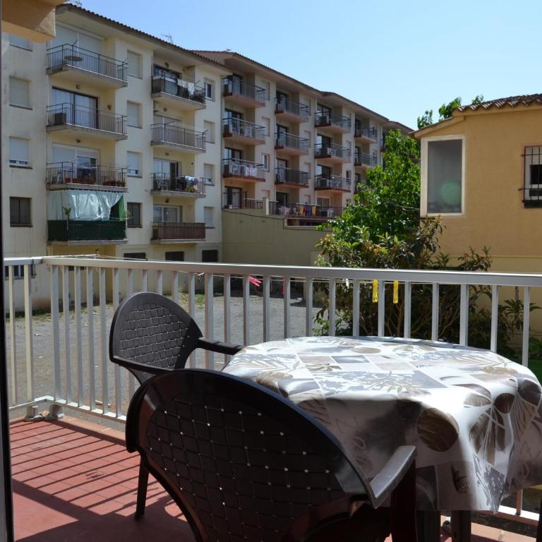 Apartamento económico cerca de la playa, con terraza y parking en L'Estartit - ES-323-48 - Apartment - 1
