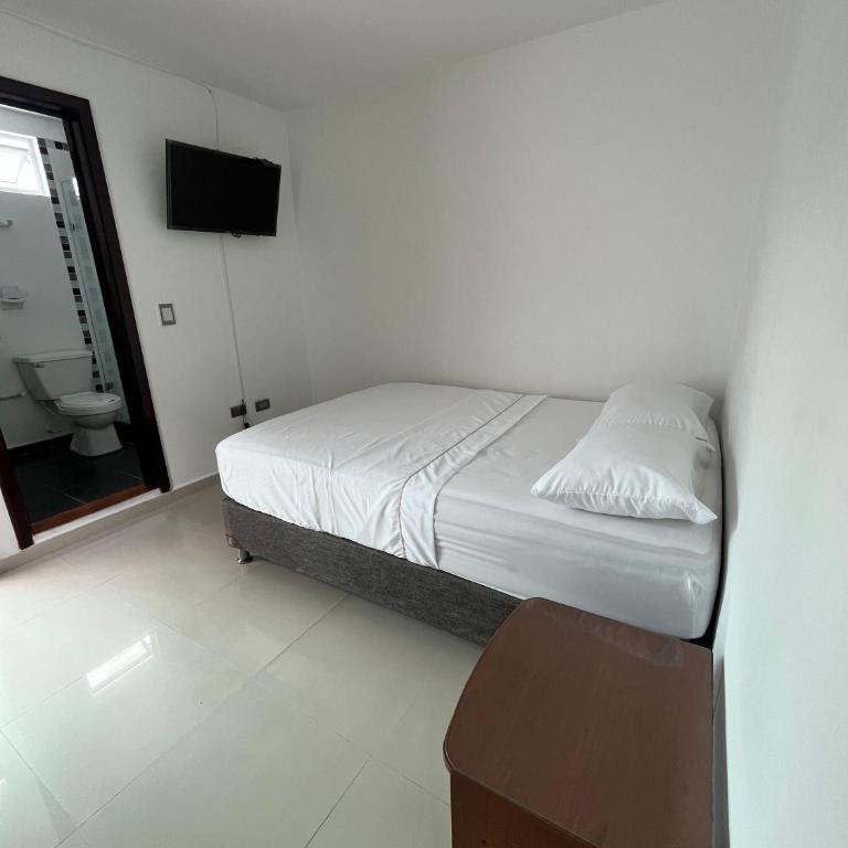 Hotel Villa María Coworking - Double Room with Private Bathroom - 3