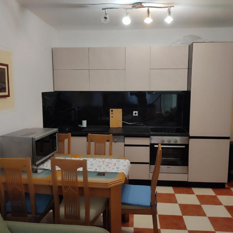 Una apartmani Petrovac - One-Bedroom Apartment with Garden View - 15
