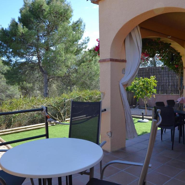 Casa acogedora con jardín y piscina en zona tranquila cerca de la playa en L'Estartit - ES-323-16 - Vacation Home - 3