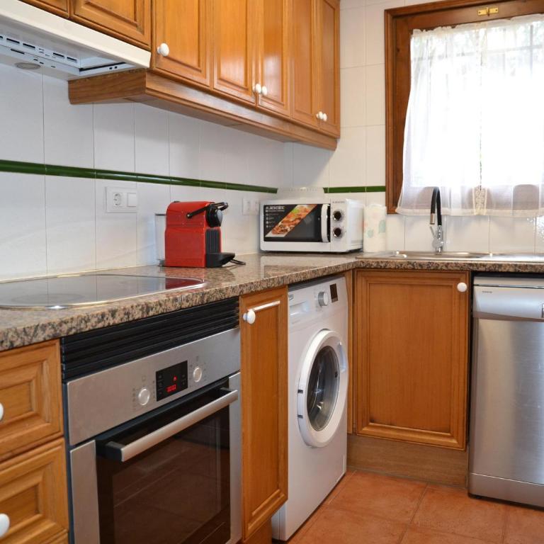 Casa acogedora con jardín y piscina en zona tranquila cerca de la playa en L'Estartit - ES-323-16 - Vacation Home - 23