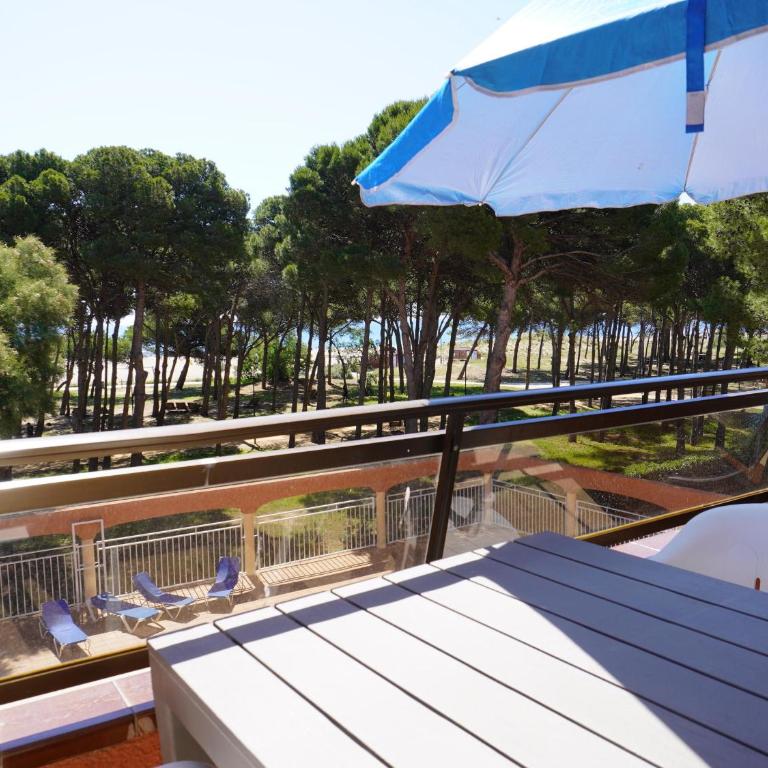 Apartamento en Primera Línea de Playa con Piscina y Terraza – L'Estartit - ES-323-26 - Apartment - 3