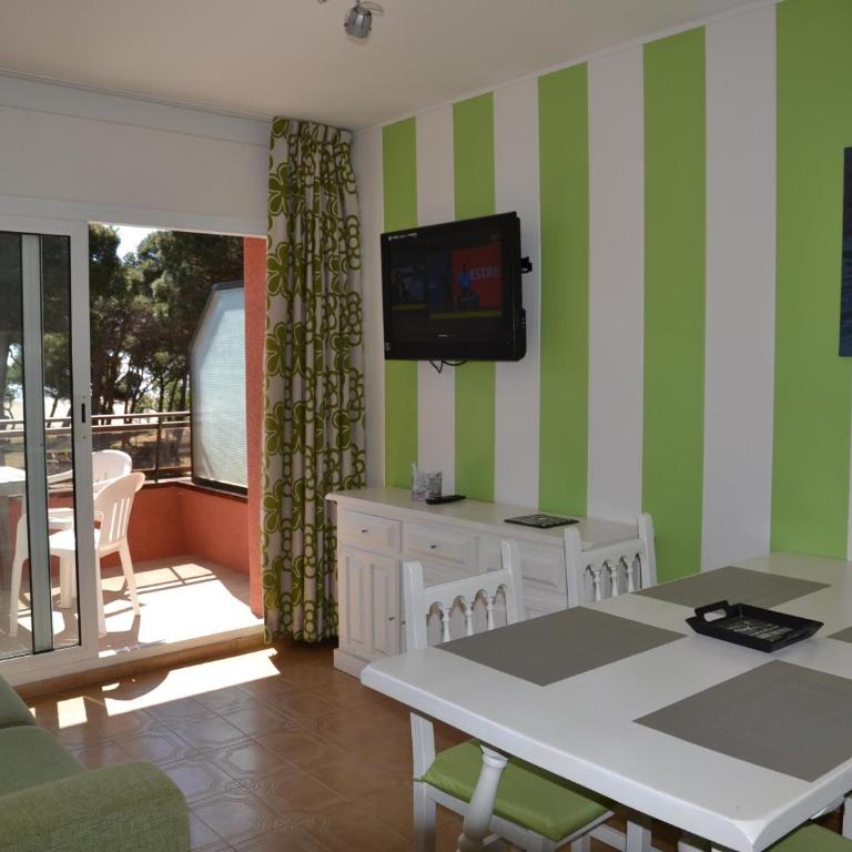 Apartamento en Primera Línea de Playa con Piscina y Terraza – L'Estartit - ES-323-26 - Apartment - 7