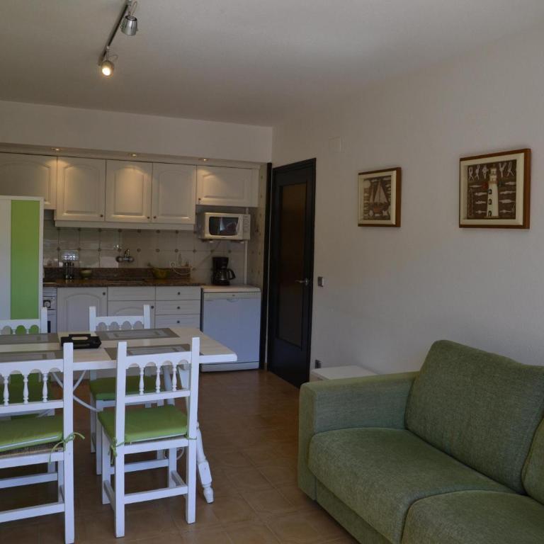 Apartamento en Primera Línea de Playa con Piscina y Terraza – L'Estartit - ES-323-26 - Apartment - 10