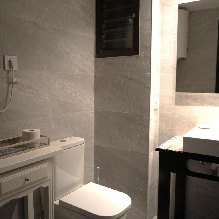 Apartamento en Primera Línea de Playa con Piscina y Terraza – L'Estartit - ES-323-26 - Apartment - 13
