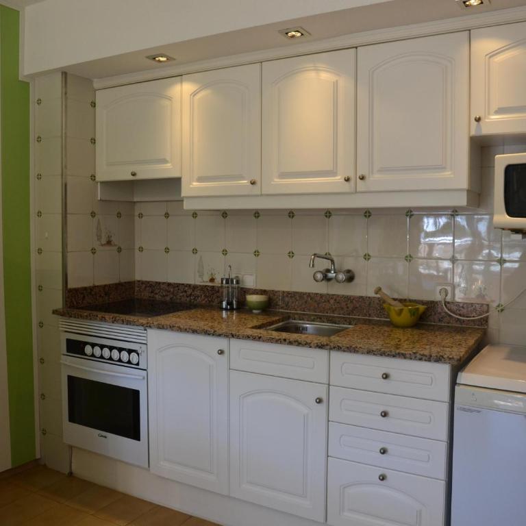 Apartamento en Primera Línea de Playa con Piscina y Terraza – L'Estartit - ES-323-26 - Apartment - 14