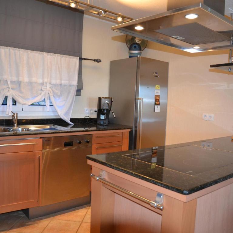Casa moderna en zona tranquila con piscina y cerca de la playa en Torroella de Montgrí - ES-323-17 - Vacation Home - 8