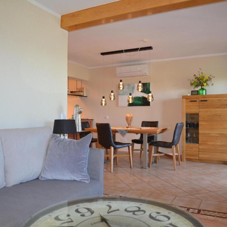 Casa moderna en zona tranquila con piscina y cerca de la playa en Torroella de Montgrí - ES-323-17 - Vacation Home - 12