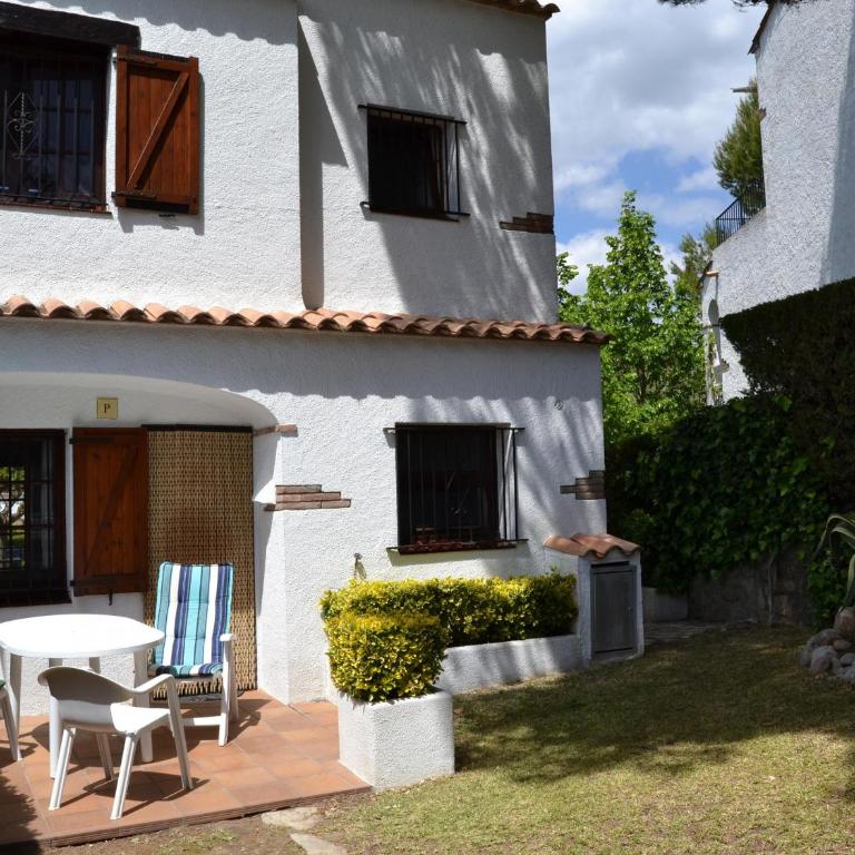Casa Vacacional Tranquila con Piscina, Jardín y Cerca de la Playa en L'Estartit - ES-323-29 - Vacation Home - 3