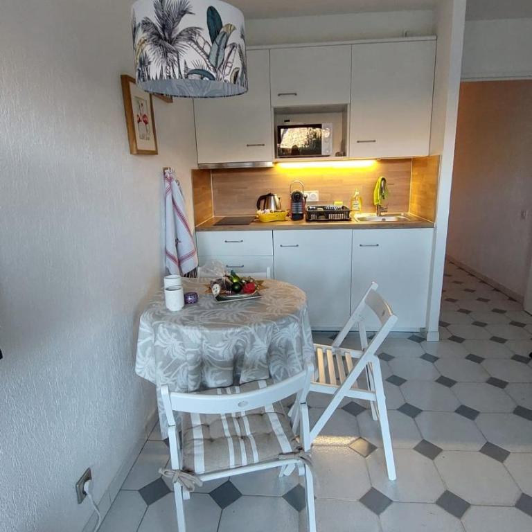 Studio with terrace in the center with AC - Appartement 1 Chambre - 5