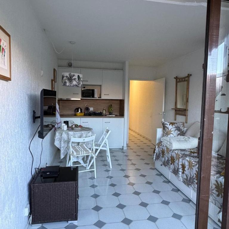 Studio with terrace in the center with AC - Appartement 1 Chambre - 9