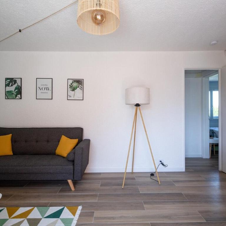 T2 Lumineux climatisé à 200m de la plage et parking privé - Two-Bedroom Apartment - 13