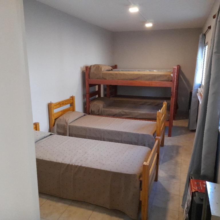 Guanaco Hostel - Cama en habitación compartida femenina de 6 camas - 1
