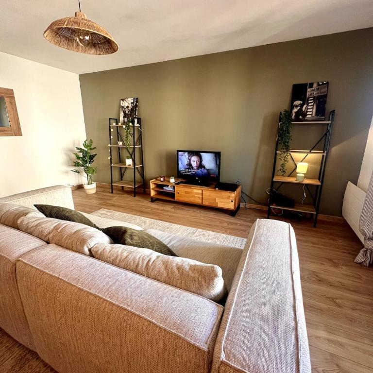 Plage à 15 min - Proche de la Gare - 6 personnes - 3 Chambres - Idéal Famille - Three-Bedroom Apartment - 2