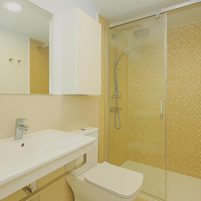 Apartment Sleeps 4 with Gym & Spa - Apartment - 15