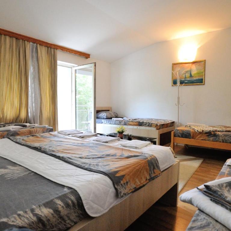 Villa Edem - Family Room with Balcony - 14