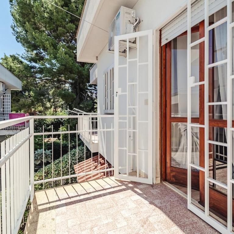 Domus Rosae - Three-Bedroom Villa - 38
