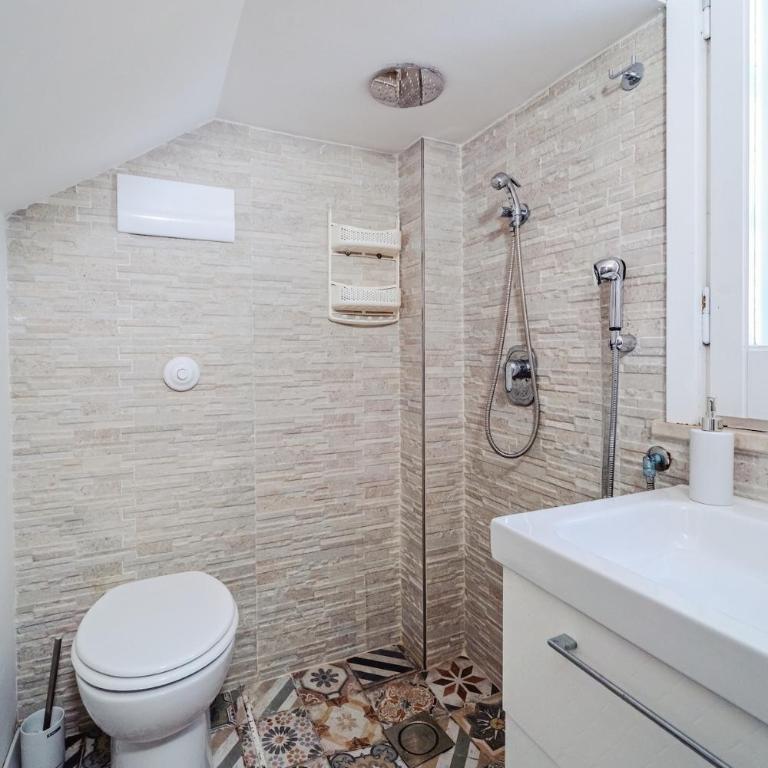 Domus Rosae - Three-Bedroom Villa - 41