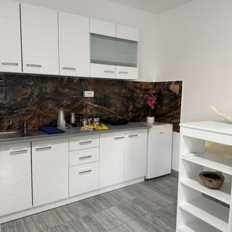 Apartman Nikola - Apartman sa Pogledom na Bazen - 5