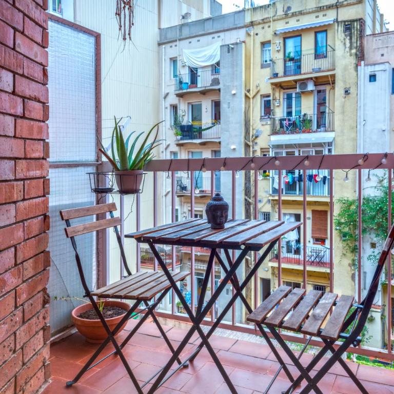 Barcelona Cozy Apartment - Two-Bedroom Apartment - 1