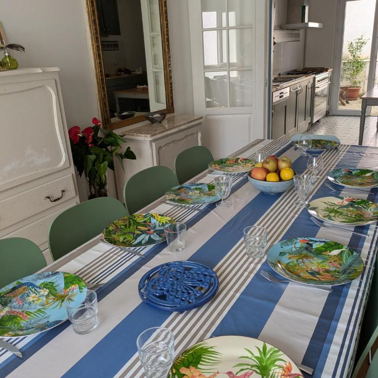 Belle maison, beau quartier, piscine, proche centre, 5 chambres - Villa - 4