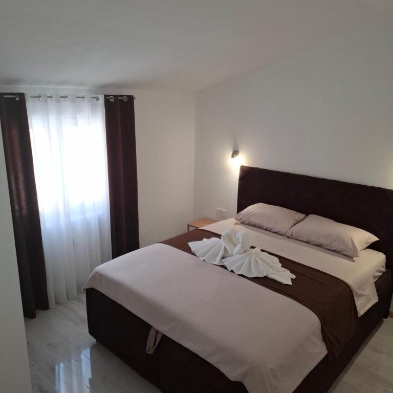 Milovic Apartman - Two-Bedroom Apartment - 10