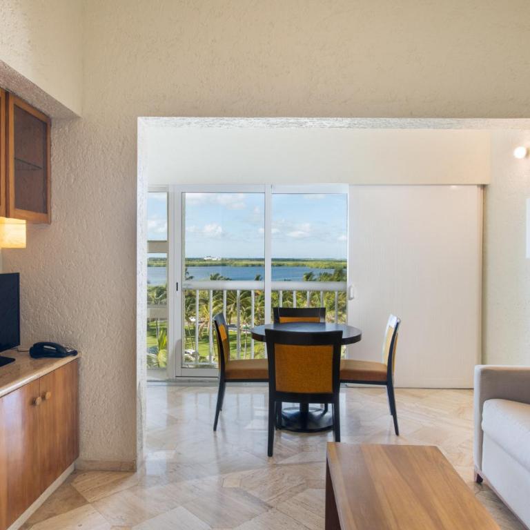 Club Regina Cancun - Classic King Room with Terrace and Garden View - 9