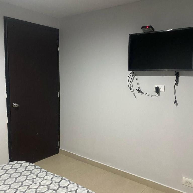 Apartamento amoblado en la ciudad de Pereira - Three-Bedroom Apartment - 5