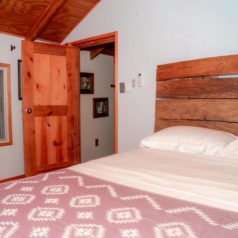 Star Apple Inn - Three-Bedroom Chalet - 22