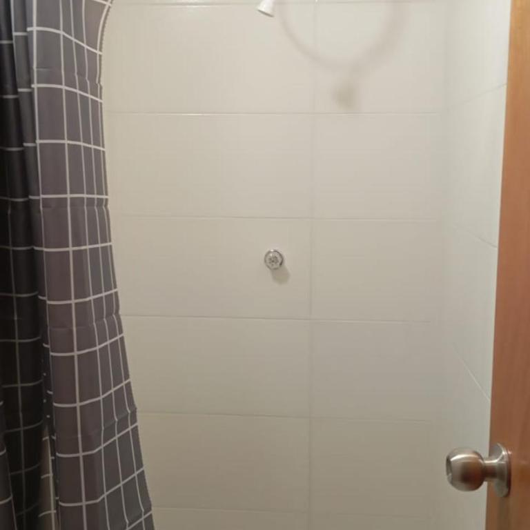 Casa Hotel Pontevedra - cerca a la clínica Shaio, - Habitación Doble con baño privado externo - 5