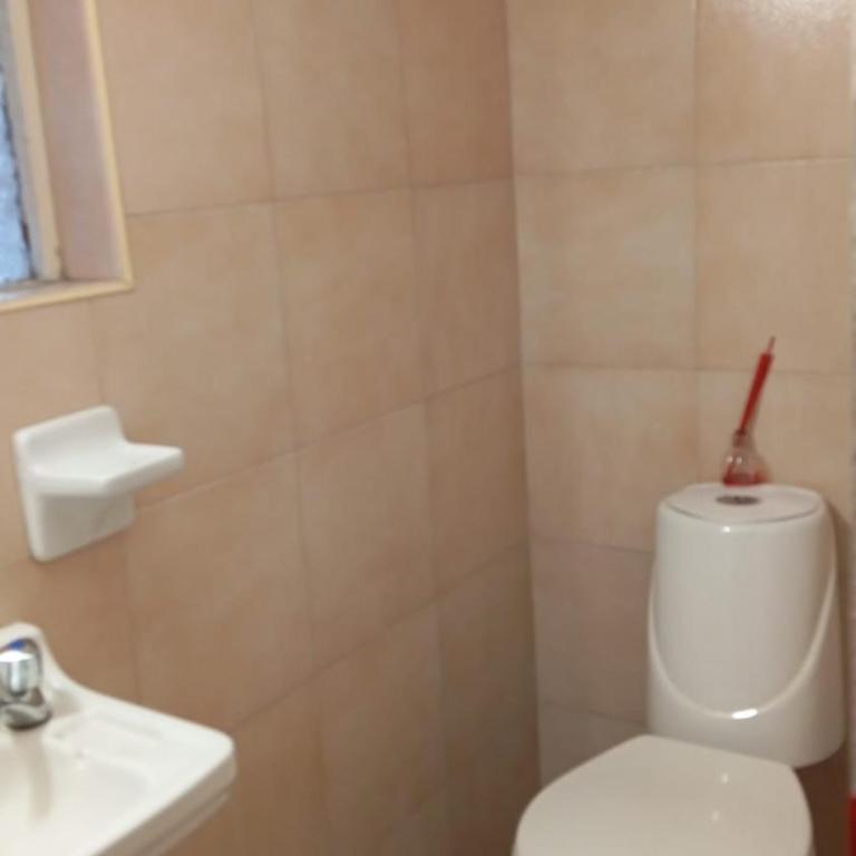 Casa Hotel Pontevedra - cerca a la clínica Shaio, - Habitación Doble con baño privado externo - 4