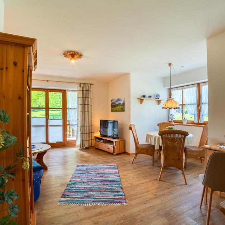Ferienwohnung Unternberg inkl. Chiemgaukarte - Apartment mit Balkon - 1