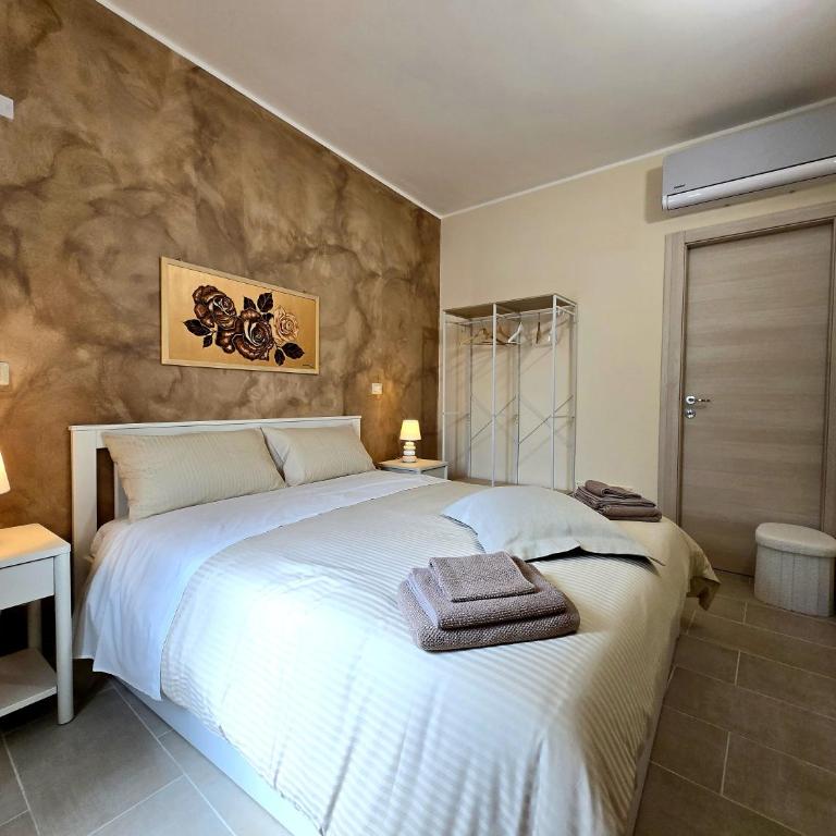 Villa Castiglia - Proppro SRL - Milazzo - Camera Matrimoniale con Bagno Privato - 1