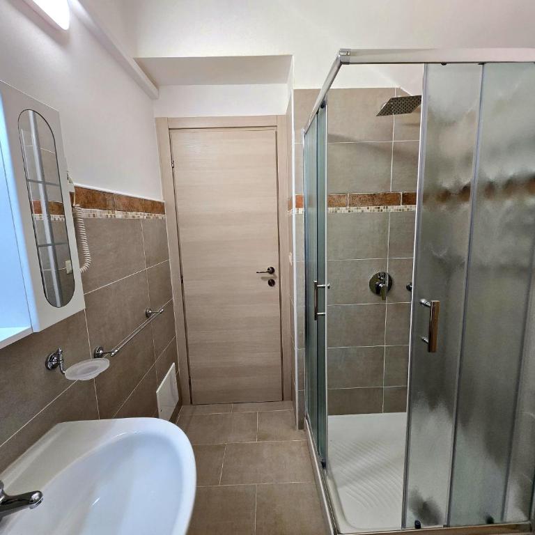 Villa Castiglia - Proppro SRL - Milazzo - Camera Matrimoniale con Bagno Privato - 5