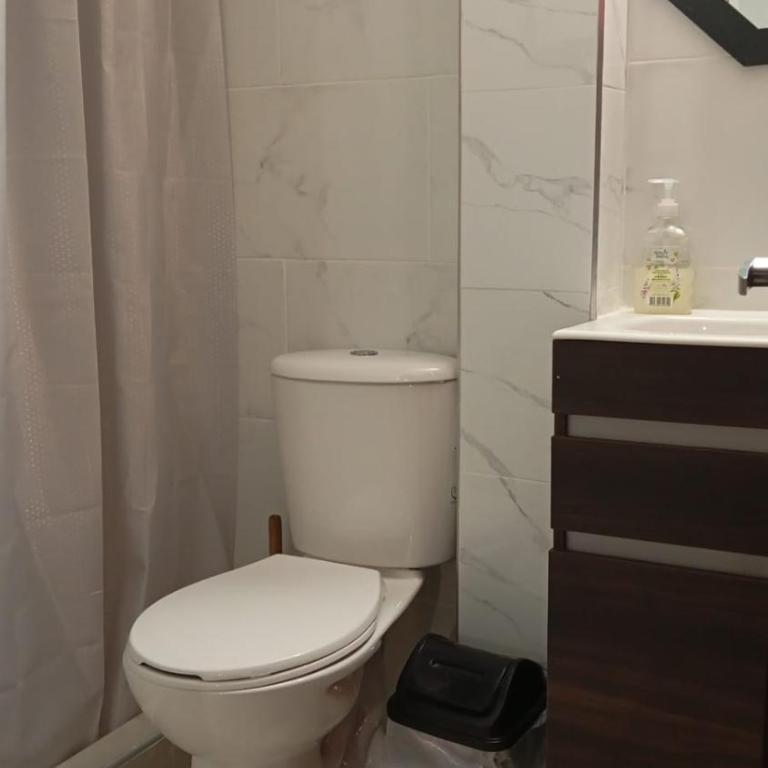 Casa Hotel Pontevedra - cerca a la clínica Shaio, - Habitación Doble con baño compartido - 2