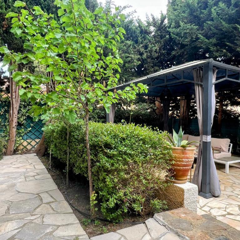 "Saint-Tropez" Superbe appartement avec Terrasse Jardin et Parking privé - Apartamento de 1 dormitorio - 4