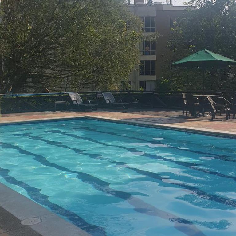 Apartamento céntrico en el poblado - Three-Bedroom Apartment - 1