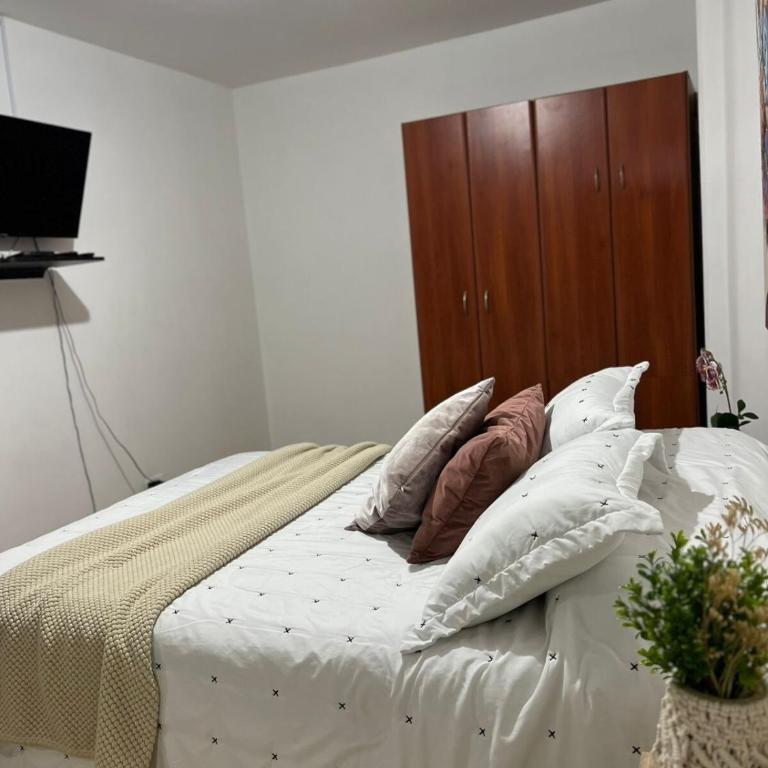 Apartmento Laureles Nogal cerca Avenida 33 y Poblado - Two-Bedroom Apartment - 4