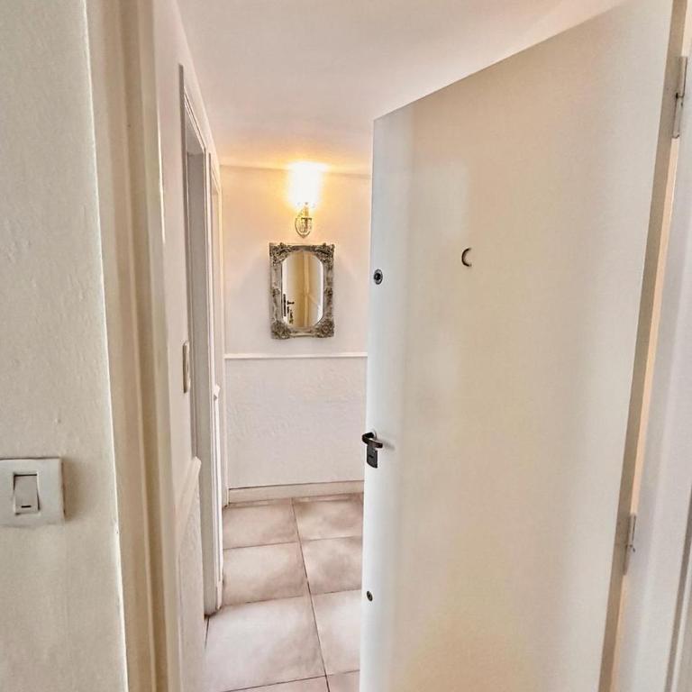 Departamento 2 ambientes con balcón - Apartamento de 1 dormitorio - 15