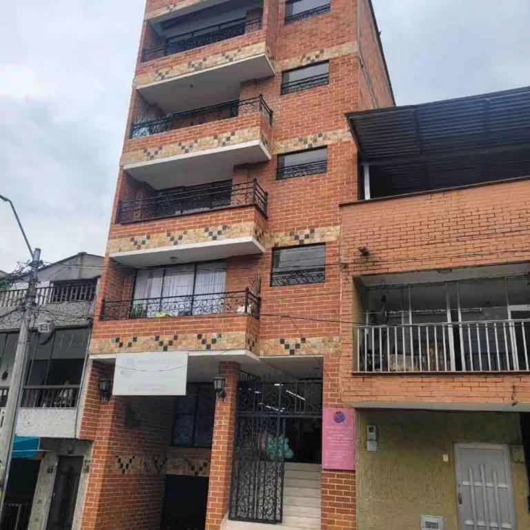Urban 5th floor Living with AC unit 3Bed3bth no elevator 5 guests max - Apartment - 8
