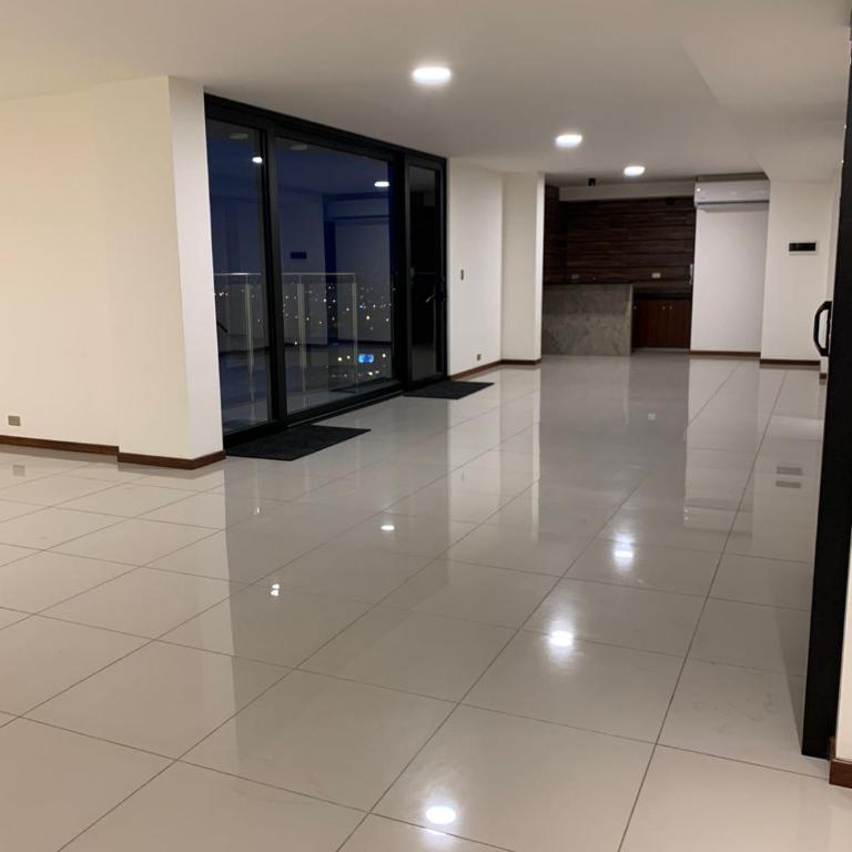 Dpto de lujo en Equipetrol, con piscina - Apartamento de 1 dormitorio - 7