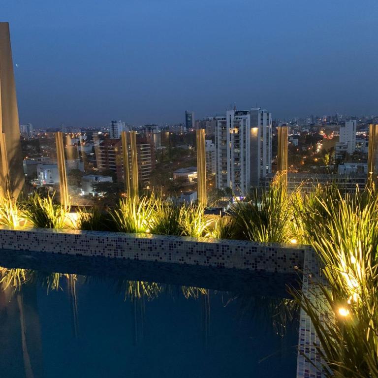 Dpto de lujo en Equipetrol, con piscina - Apartamento de 1 dormitorio - 14