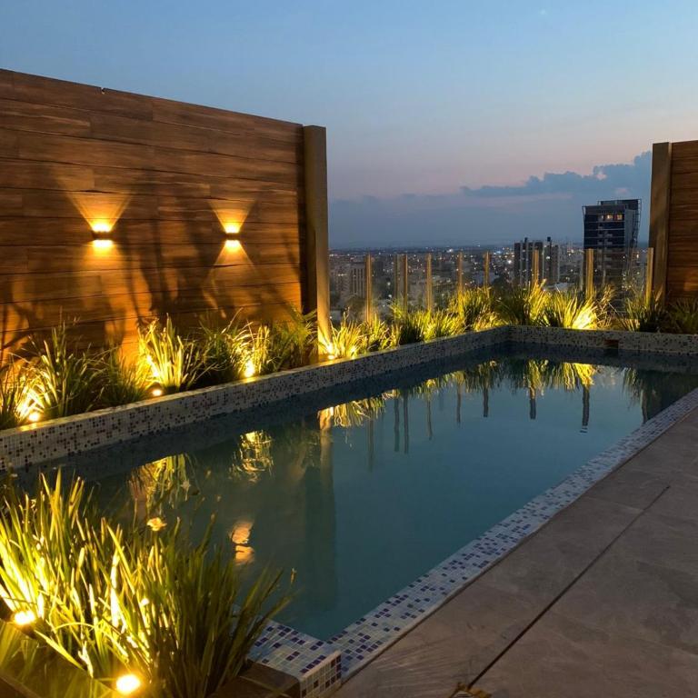 Dpto de lujo en Equipetrol, con piscina - Apartamento de 1 dormitorio - 21