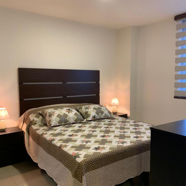 Dpto de lujo en Equipetrol, con piscina - Apartamento de 1 dormitorio - 24