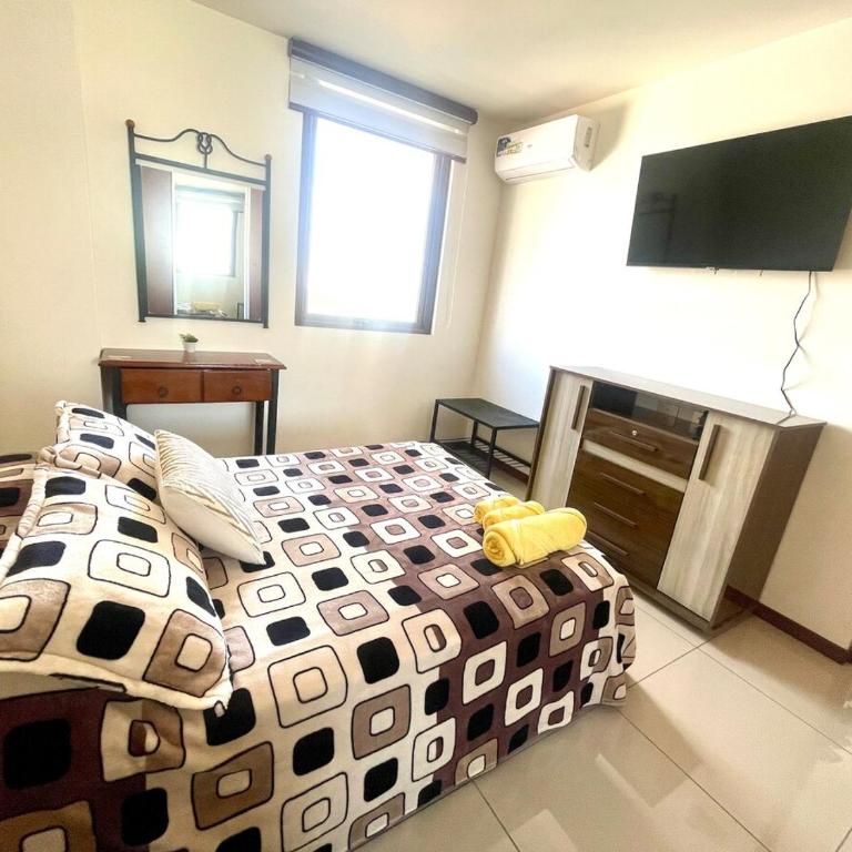 En Equipetrol, dpto de lujo, 2 plazas - Apartamento de 1 dormitorio - 19