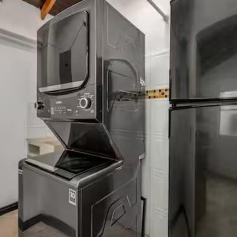 Urban 5th floor Living with AC unit 3Bed3bth no elevator 5 guests max - Apartment - 6